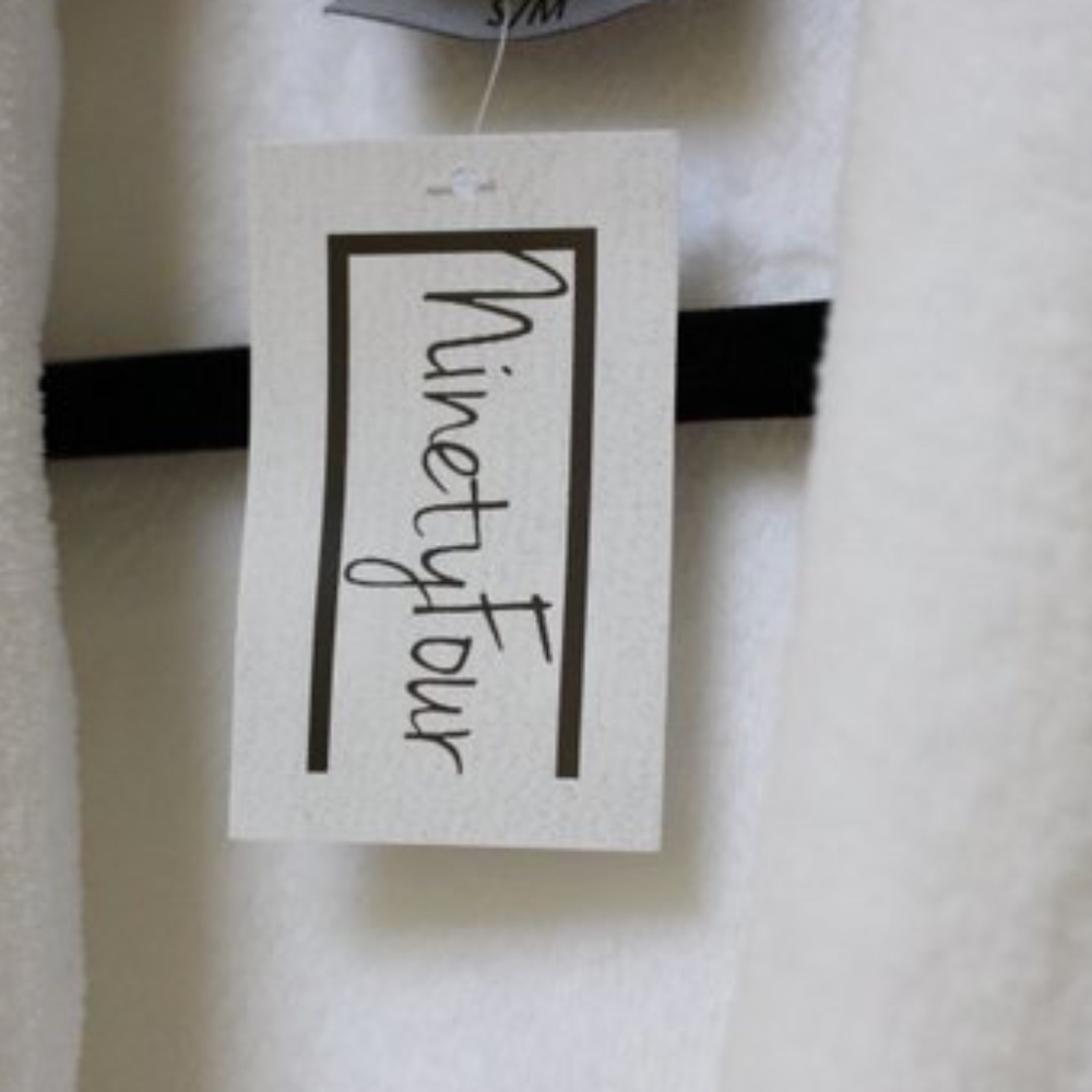 White Robe - Picture 3 of 3